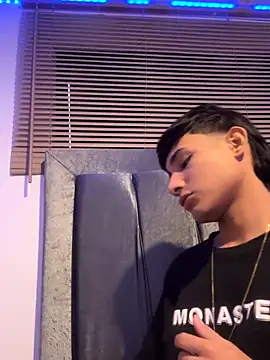 Snapshot of cody_fox10 chatting on 11/06/25, 08:43 cody fox10 online show from 11/06/25, 08:43