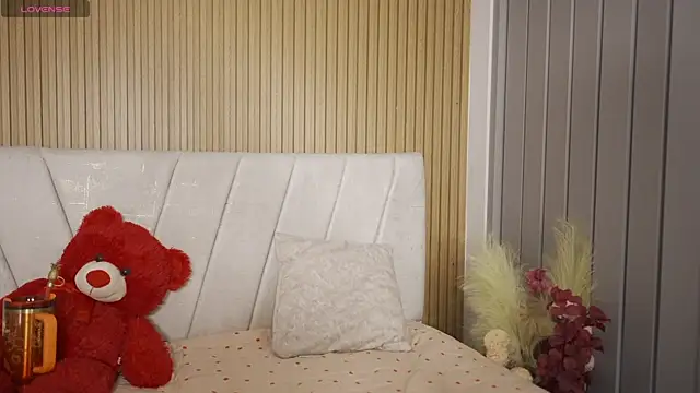 Michelle Zoe online show from 07/17/26, 04:23