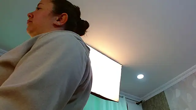 Snapshot of elamurray chatting on 11/25/25, 11:21 elamurray online show from 11/25/25, 11:21