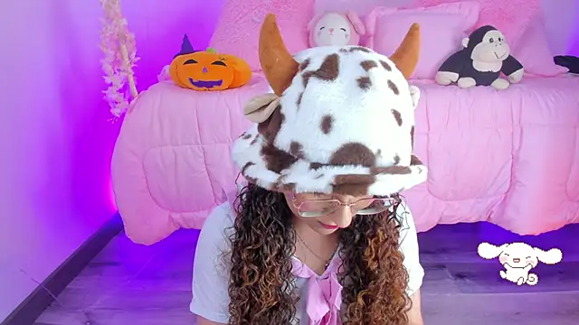 Snapshot of hannacutegod chatting on 11/11/25, 04:56 hannacutegod online show from 11/11/25, 04:56