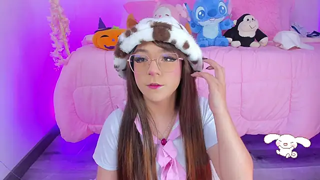 Snapshot of hannacutegod chatting on 12/15/25, 05:55 hannacutegod online show from 12/15/25, 05:55