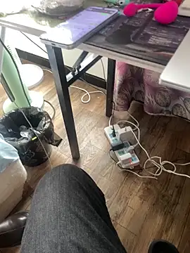 Snapshot of Azyrrgg chatting on 10/29/25, 10:28 Azyrrgg online show from 10/29/25, 10:28