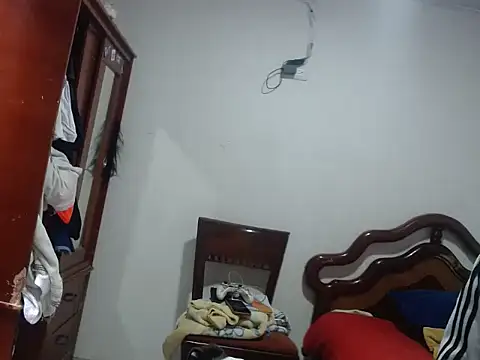 Snapshot of Valentina_bss chatting on 10/04/25, 12:25 Valentina bss online show from 10/04/25, 12:25