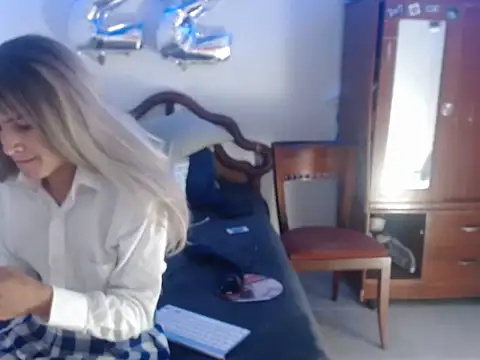 Snapshot of Valentina_bss chatting on 11/28/25, 02:42 Valentina bss online show from 11/28/25, 02:42