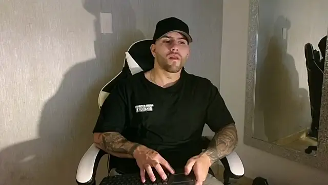 Snapshot of Ades_Lowe chatting on 09/27/25, 12:10 Ades Lowe online show from 09/27/25, 12:10