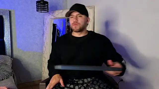 Snapshot of Ades_Lowe chatting on 10/06/25, 11:51 Ades Lowe online show from 10/06/25, 11:51