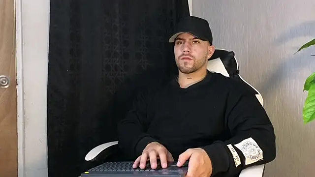 Snapshot of Ades_Lowe chatting on 10/07/25, 11:51 Ades Lowe online show from 10/07/25, 11:51