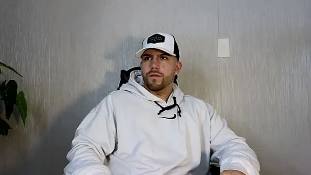 Snapshot of Ades_Lowe chatting on 10/08/25, 11:52 Ades Lowe online show from 10/08/25, 11:52