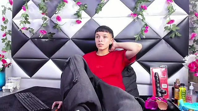 Megan Thompson  online show from 09/26/25, 02:15