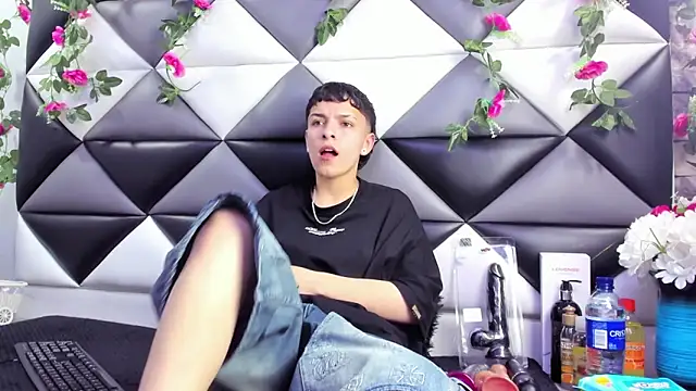 Megan Thompson  online show from 10/18/25, 02:14