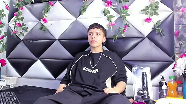 Megan Thompson  online show from 11/16/25, 02:17