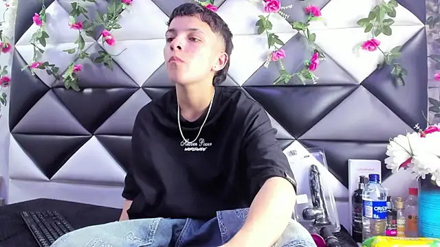 Megan Thompson  online show from 12/03/25, 02:30