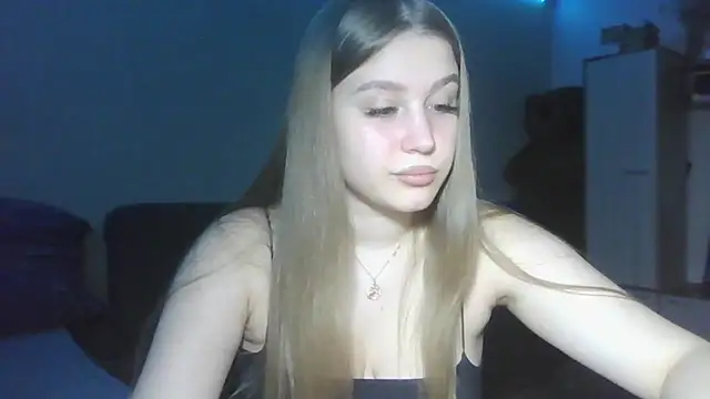 Snapshot of yourhoney_Lola_ chatting on 10/17/25, 01:35 yourhoney Lola  online show from 10/17/25, 01:35