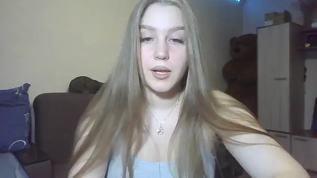 Snapshot of yourhoney_Lola_ chatting on 10/20/25, 01:44 yourhoney Lola  online show from 10/20/25, 01:44