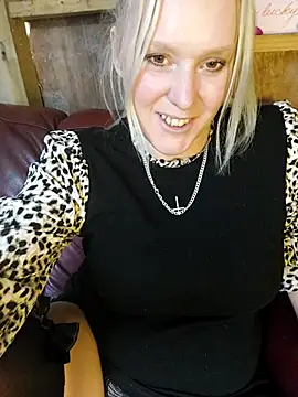 Bouncy-Bella28X online show from 11/03/25, 11:44