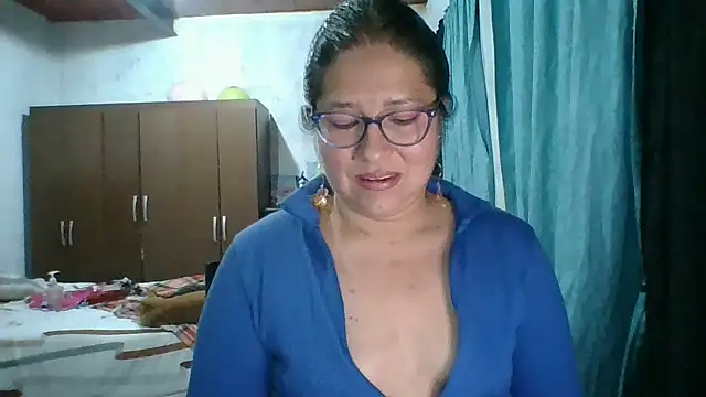 scarlett widow  online show from 10/05/25, 04:33