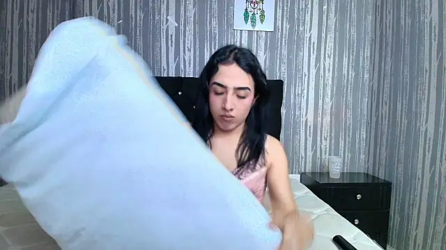 Snapshot of Alicee_Moonn chatting on 10/28/25, 07:38 Alicee Moonn online show from 10/28/25, 07:38