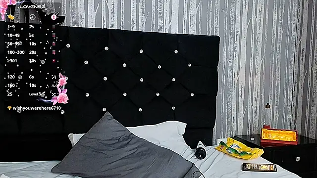 Snapshot of Alicee_Moonn chatting on 11/05/25, 07:30 Alicee Moonn online show from 11/05/25, 07:30