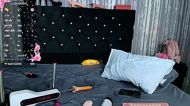 Snapshot of Alicee_Moonn chatting on 11/06/25, 07:42 Alicee Moonn online show from 11/06/25, 07:42