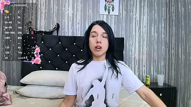 Snapshot of Alicee_Moonn chatting on 11/08/25, 08:07 Alicee Moonn online show from 11/08/25, 08:07