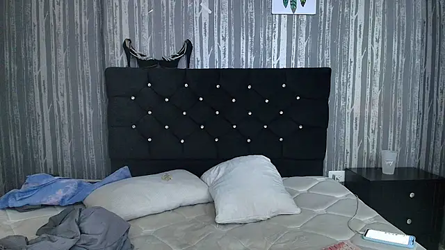 Snapshot of Alicee_Moonn chatting on 11/26/25, 08:43 Alicee Moonn online show from 11/26/25, 08:43