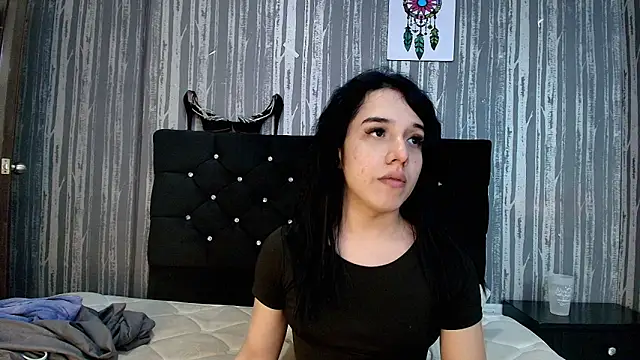 Snapshot of Alicee_Moonn chatting on 11/28/25, 07:49 Alicee Moonn online show from 11/28/25, 07:49