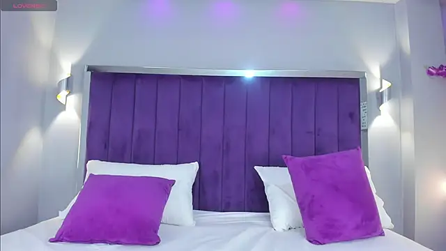 Snapshot of QetziaStoun chatting on 10/18/25, 05:25 QetziaStoun online show from 10/18/25, 05:25