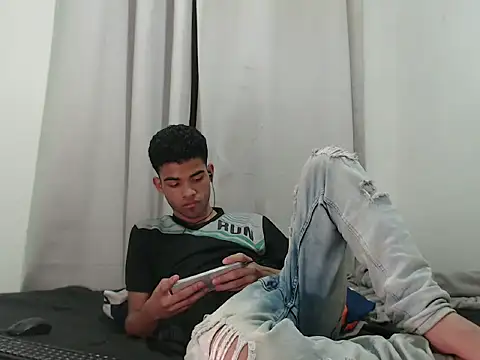 Snapshot of camillo_beischel_ chatting on 09/24/25, 05:38 camillo beischel online show from 09/24/25, 05:38