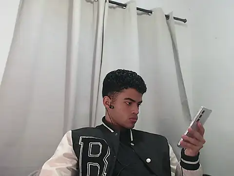 Snapshot of camillo_beischel_ chatting on 09/30/25, 07:41 camillo beischel online show from 09/30/25, 07:41