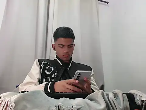 Snapshot of camillo_beischel_ chatting on 10/05/25, 07:01 camillo beischel online show from 10/05/25, 07:01