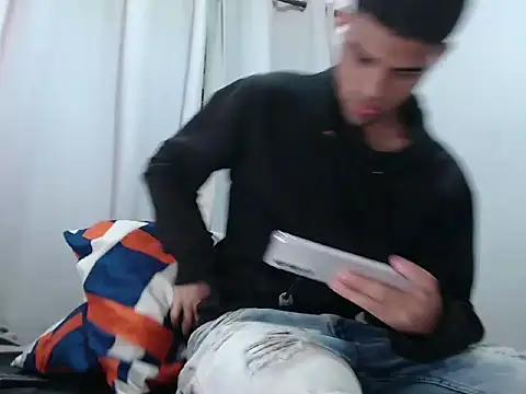 Snapshot of camillo_beischel_ chatting on 10/08/25, 05:54 camillo beischel online show from 10/08/25, 05:54