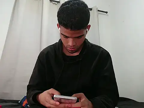 Snapshot of camillo_beischel_ chatting on 10/11/25, 06:28 camillo beischel online show from 10/11/25, 06:28