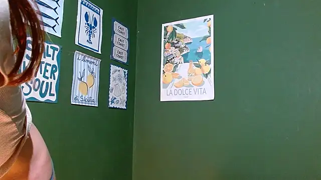 Snapshot of Roxiehood chatting on 10/20/25, 02:23 Roxiehood online show from 10/20/25, 02:23