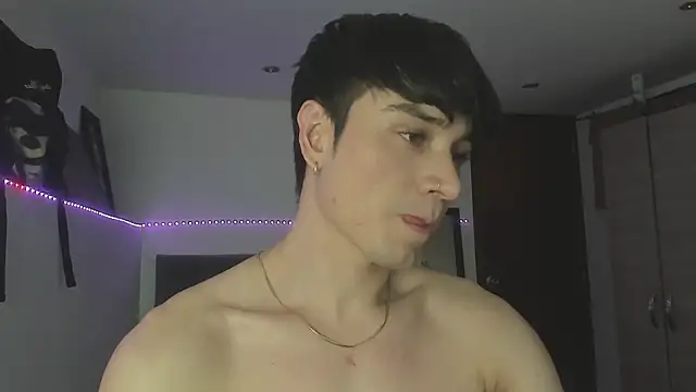 Snapshot of stevve_14 chatting on 11/16/25, 04:07 stevve 14 online show from 11/16/25, 04:07