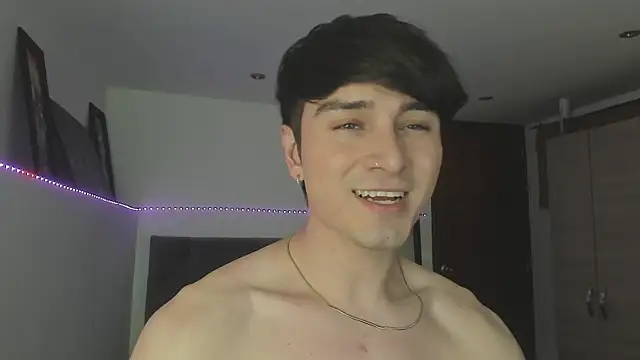 Snapshot of stevve_14 chatting on 11/23/25, 02:44 stevve 14 online show from 11/23/25, 02:44