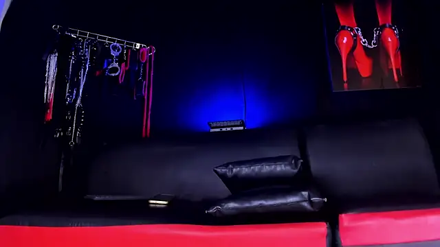 Snapshot of AmaniStone chatting on 12/17/25, 06:25 AmaniStone online show from 12/17/25, 06:25