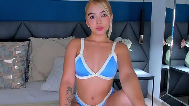 Mia Roswell online show from 12/03/25, 12:18