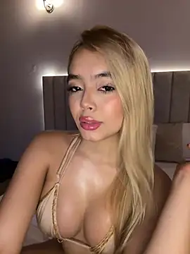 Mia Roswell online show from 04/30/26, 08:57
