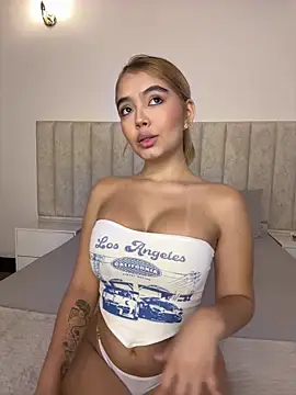 Mia Roswell online show from 05/25/26, 10:27
