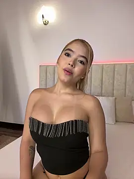 Mia Roswell online show from 06/19/26, 03:11