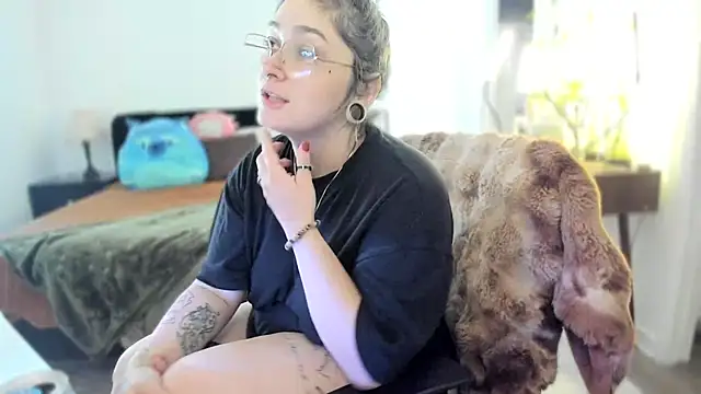 Alix Valentine online show from 11/18/25, 04:44