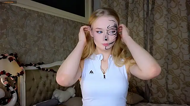 Emma Frosty online show from 10/31/25, 06:20