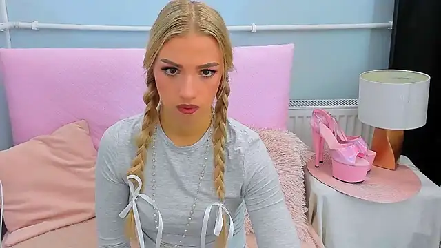 EvetteRose online show from 10/14/25, 03:24