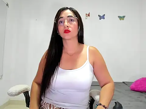 Snapshot of TamiDesire chatting on 09/17/25, 11:17 TamiDesire online show from 09/17/25, 11:17