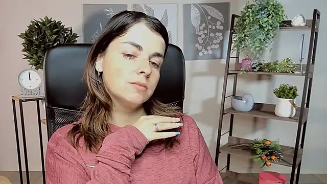 Snapshot of MartaEdams chatting on 10/14/25, 06:14 MartaEdams online show from 10/14/25, 06:14