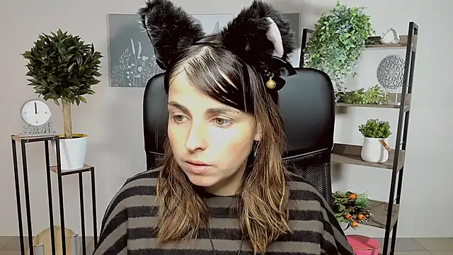 Snapshot of MartaEdams chatting on 10/15/25, 06:02 MartaEdams online show from 10/15/25, 06:02