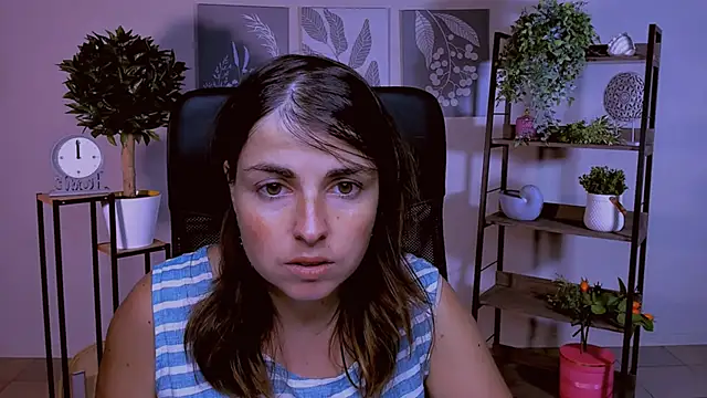 Snapshot of MartaEdams chatting on 10/17/25, 06:05 MartaEdams online show from 10/17/25, 06:05