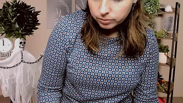 Snapshot of MartaEdams chatting on 11/04/25, 06:12 MartaEdams online show from 11/04/25, 06:12