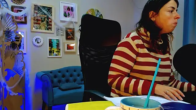 Snapshot of MartaEdams chatting on 11/05/25, 07:08 MartaEdams online show from 11/05/25, 07:08