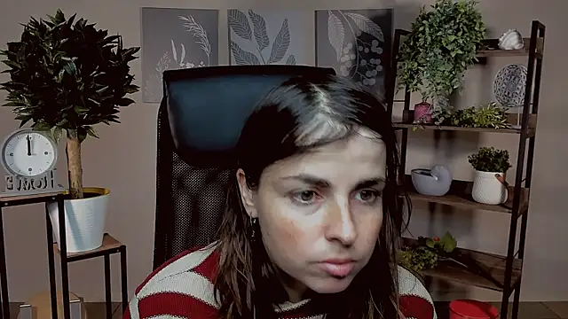 Snapshot of MartaEdams chatting on 11/10/25, 06:12 MartaEdams online show from 11/10/25, 06:12